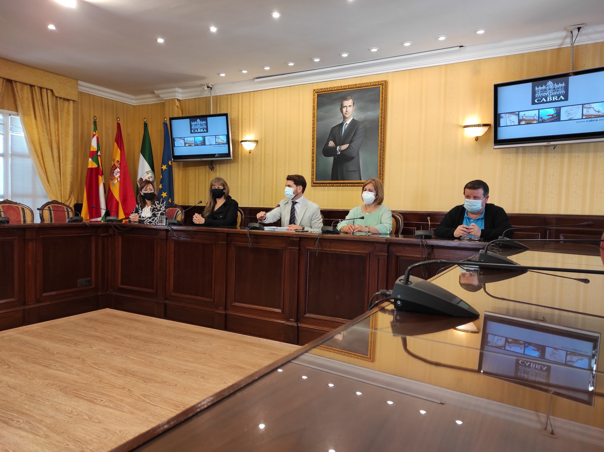 La coordinadora del Instituto Andaluz de la Mujer en Córdoba, Lourdes Arroyo, visita Cabra – Ayuntamiento de Cabra