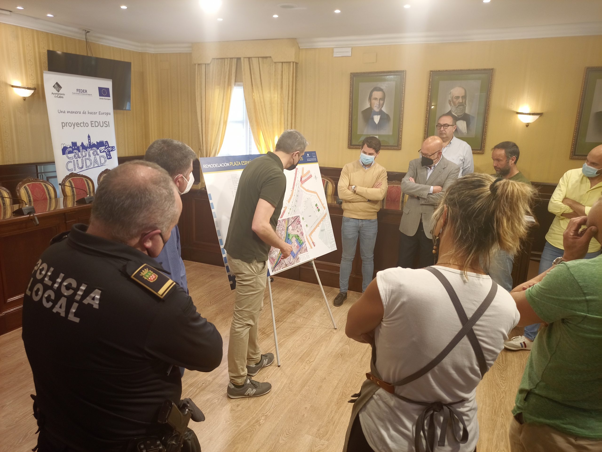 REUNIÓN INFORMATIVA CON HOSTELEROS Y COMERCIANTES DE PLAZA ESPAÑA – Ayuntamiento de Cabra