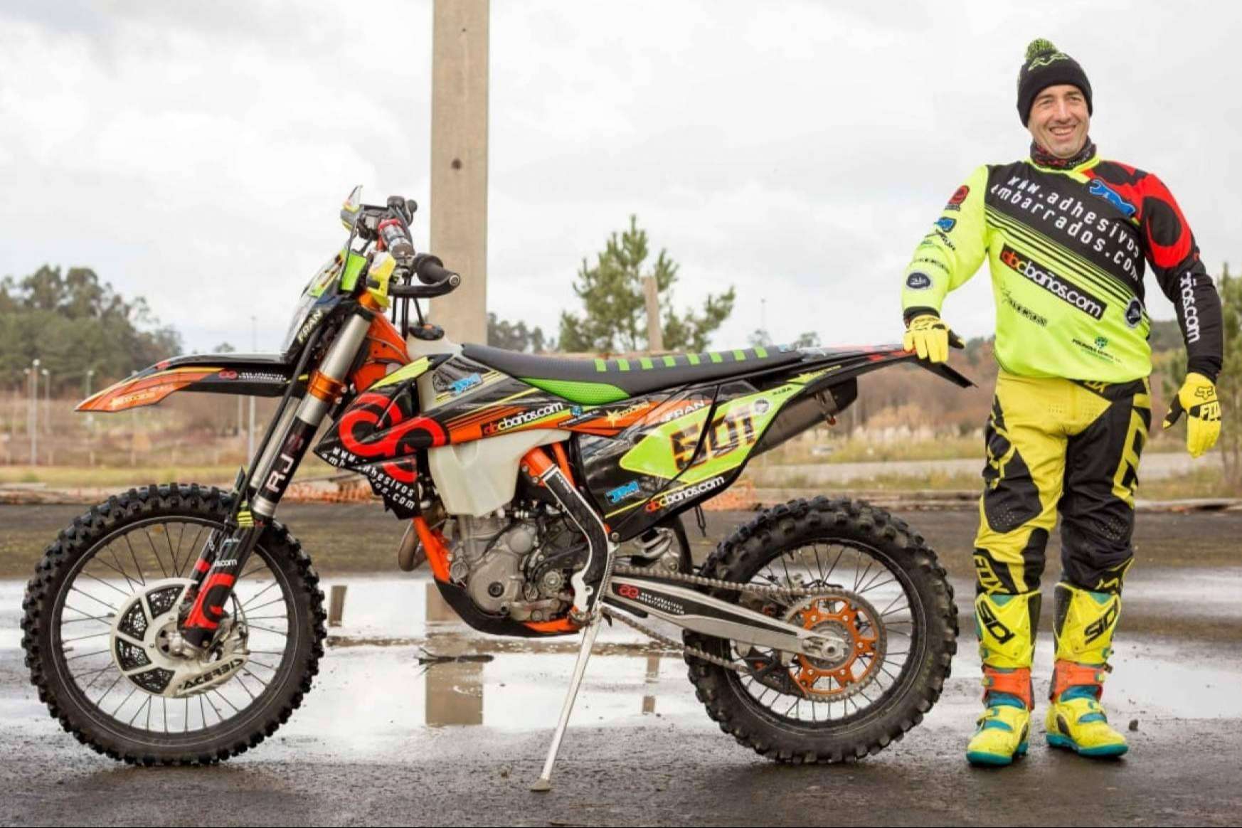 ADHESIVOSEMBARRADOS ofrece vinilos para motos