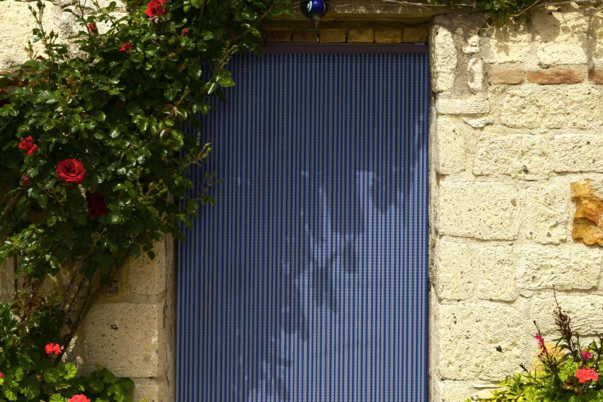 Los beneficios de las cortinas antimoscas para puertas de exterior
