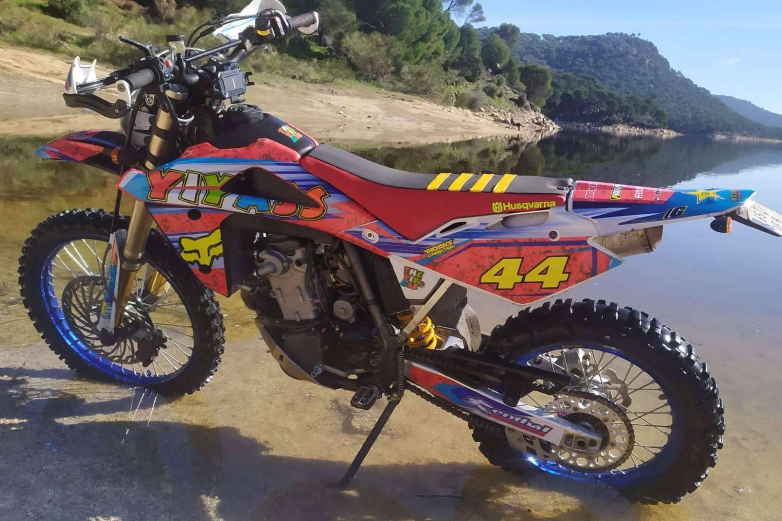 Vinilos para moto personalizados, de la mano de ADHESIVOSEMBARRADOS