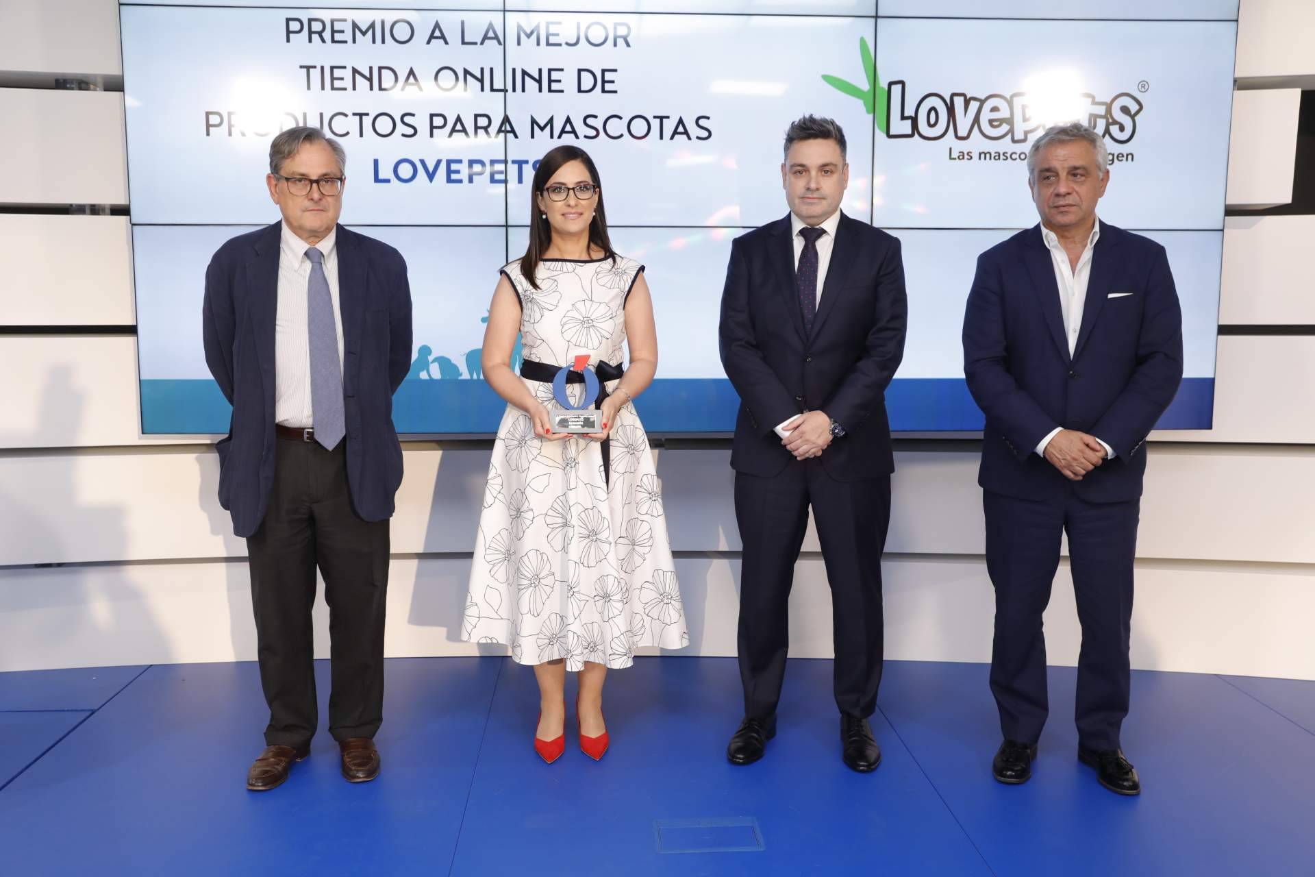 Love Pets gana el premio a la mejor tienda online en España de productos para mascotas