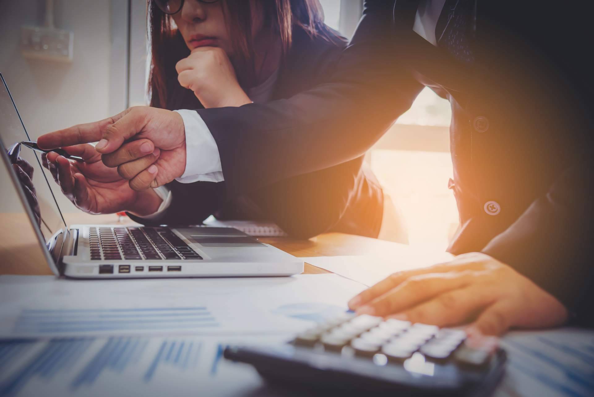Las estrategias de marketing digital que llevan a las empresas a la cima del éxito, en Zeonec
