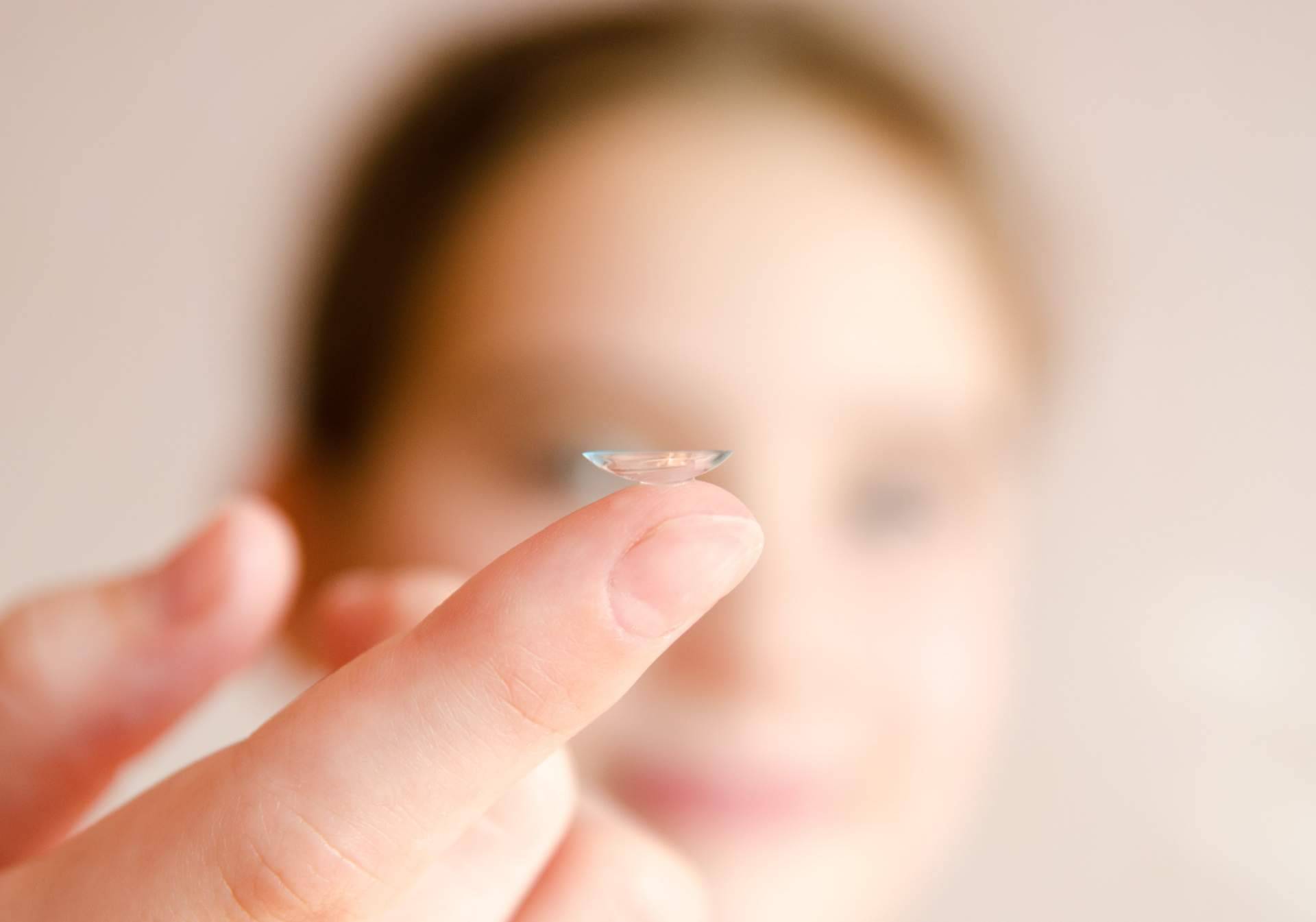 ¿Los niños deberían llevar lentillas?