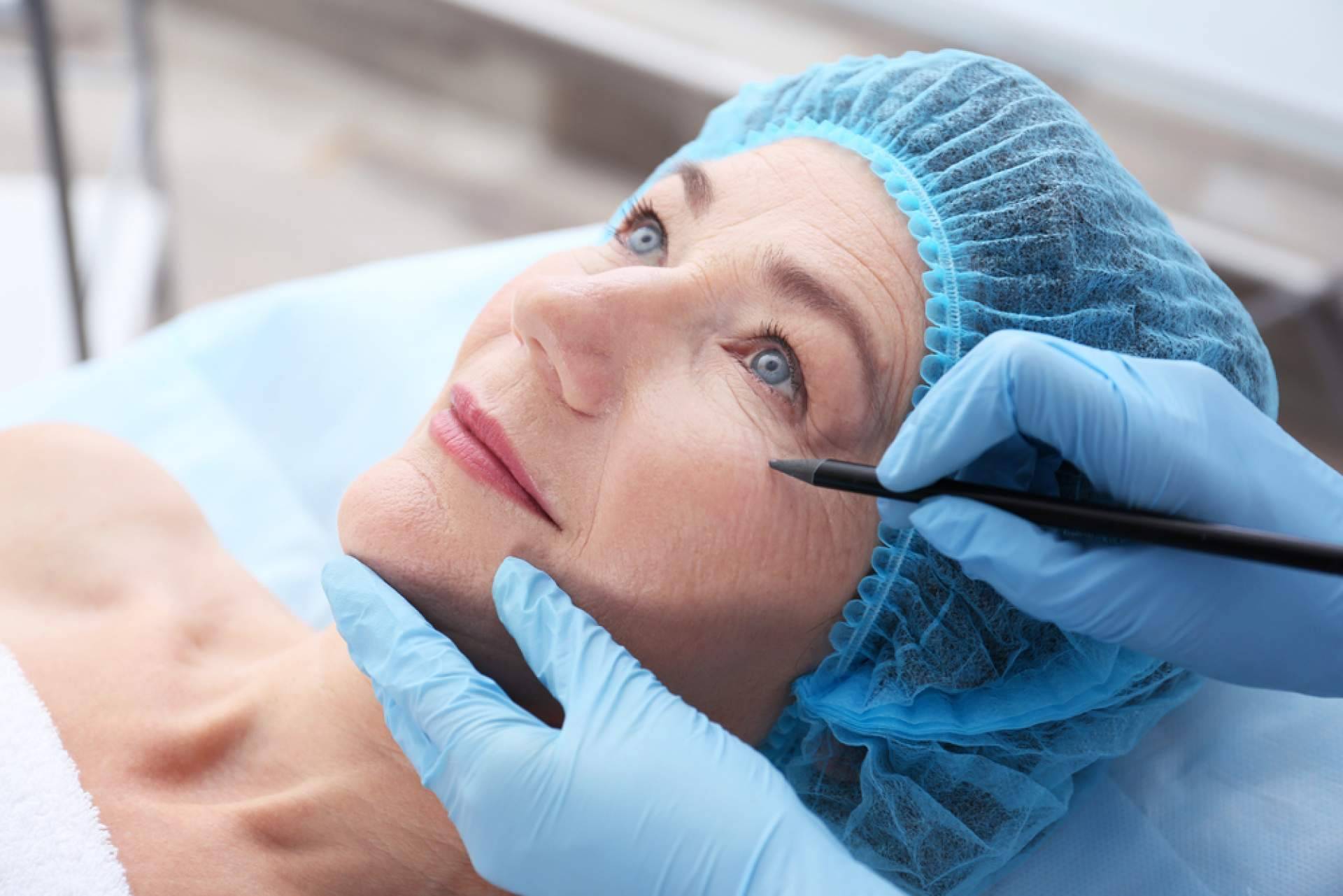 Lifting facial para combatir los signos de la edad, con A2Clínic
