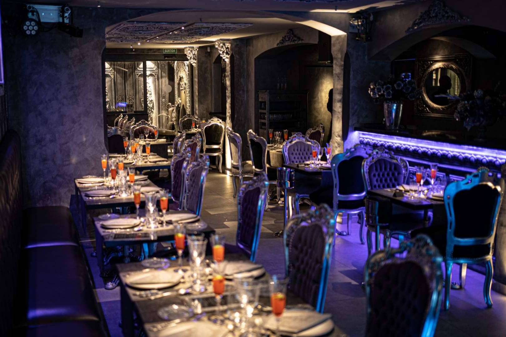 ZAK Rendez Vous, un nuevo restaurante espectáculo en Sitges - Barcelona que sorprende con un gran show de cantantes en vivo