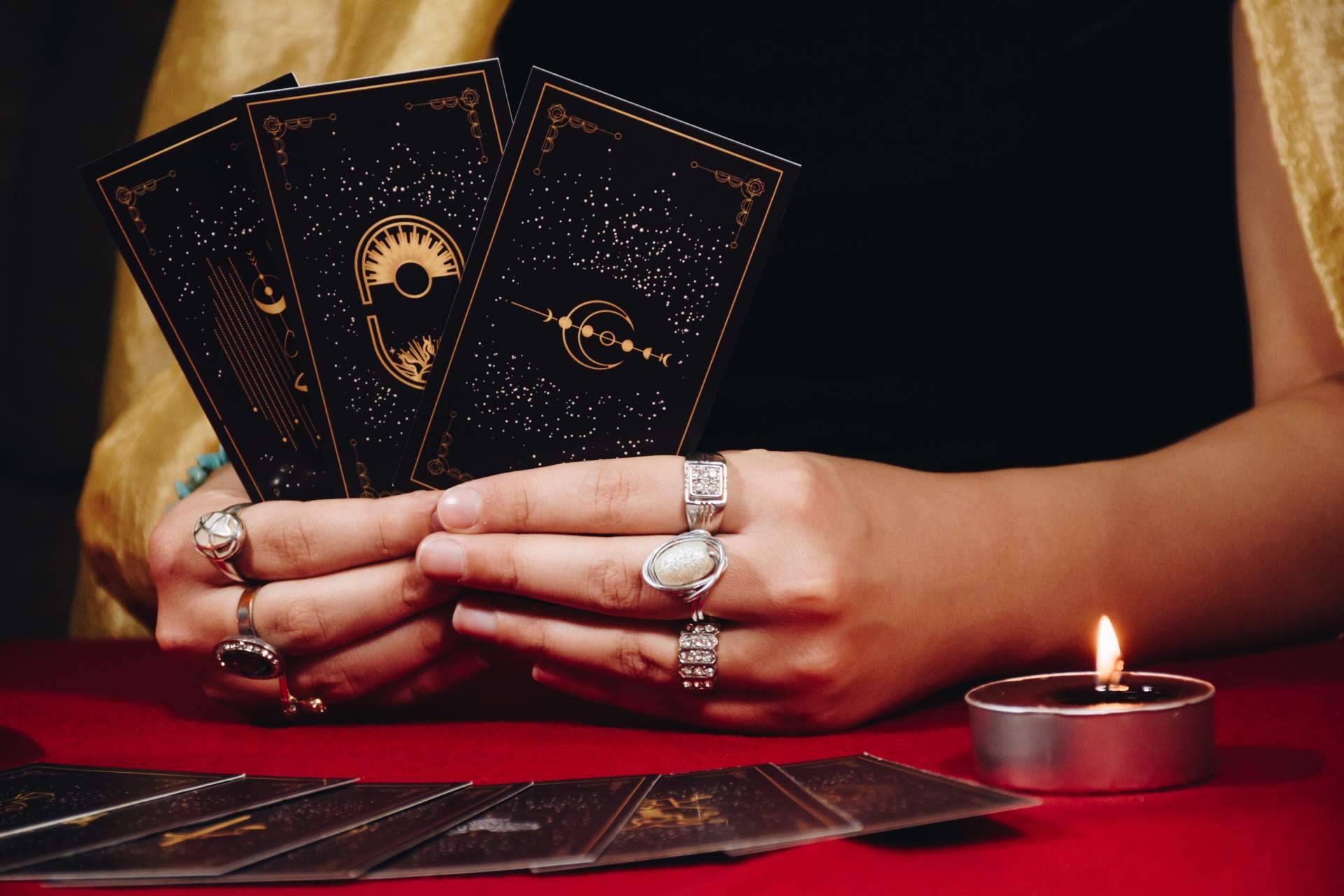 Marta Aguado y la relación del tarot y el amor en España