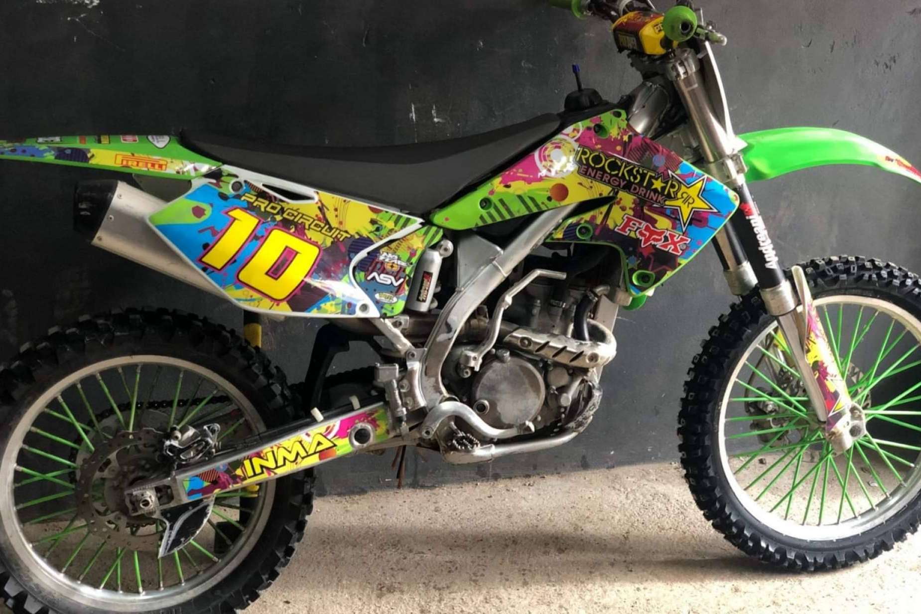 Adhesivos personalizados para dar un nuevo estilo a la moto, en ADHESIVOSEMBARRADOS