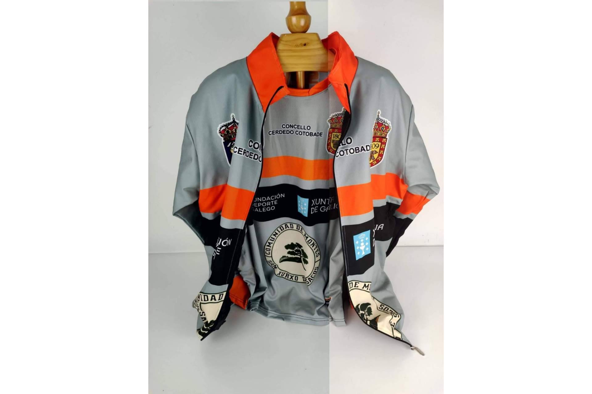 Crear una imagen exclusiva con equipación de enduro y motocross personalizada, en ADHESIVOSEMBARRADOS