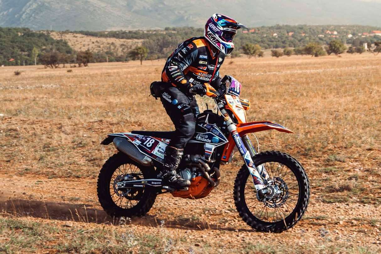Renovar fácilmente la apariencia de una moto con los plásticos y adhesivos para motos off-road de ADHESIVOSEMBARRADOS