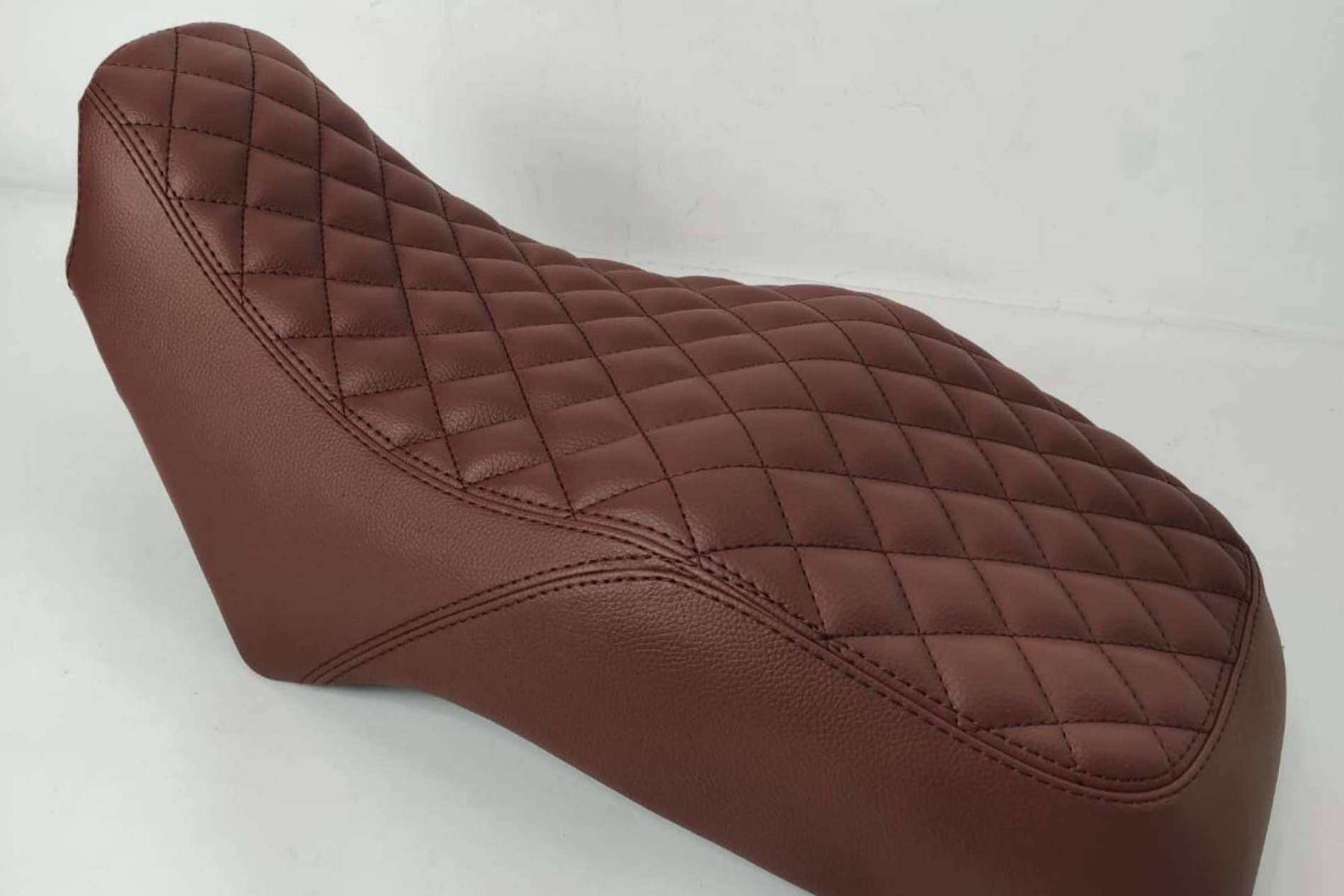 Personalización del asiento de moto para mejorar la experiencia en la carretera, con JM-FUNDAS