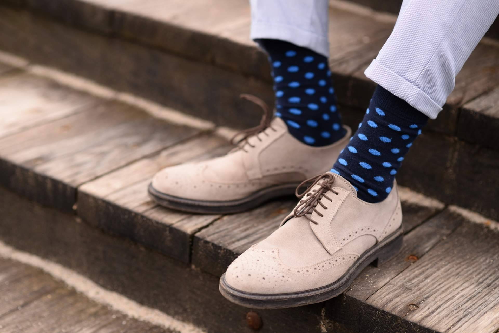 Los calcetines altos como clave de un look elegante, con Socks Market