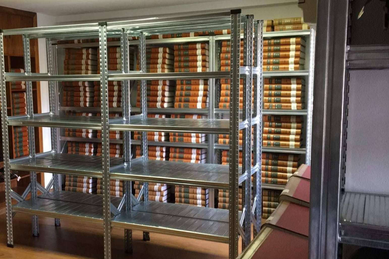OfficeDeco muestra las estanterías metálicas perfectas para la oficina