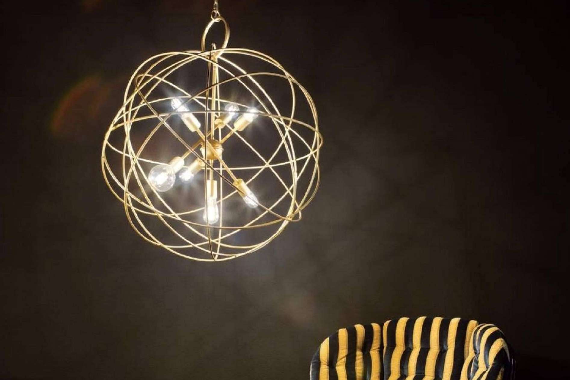 Artículos en tendencia para la decoración de interiores, Alfombras modernas y lámparas de techo