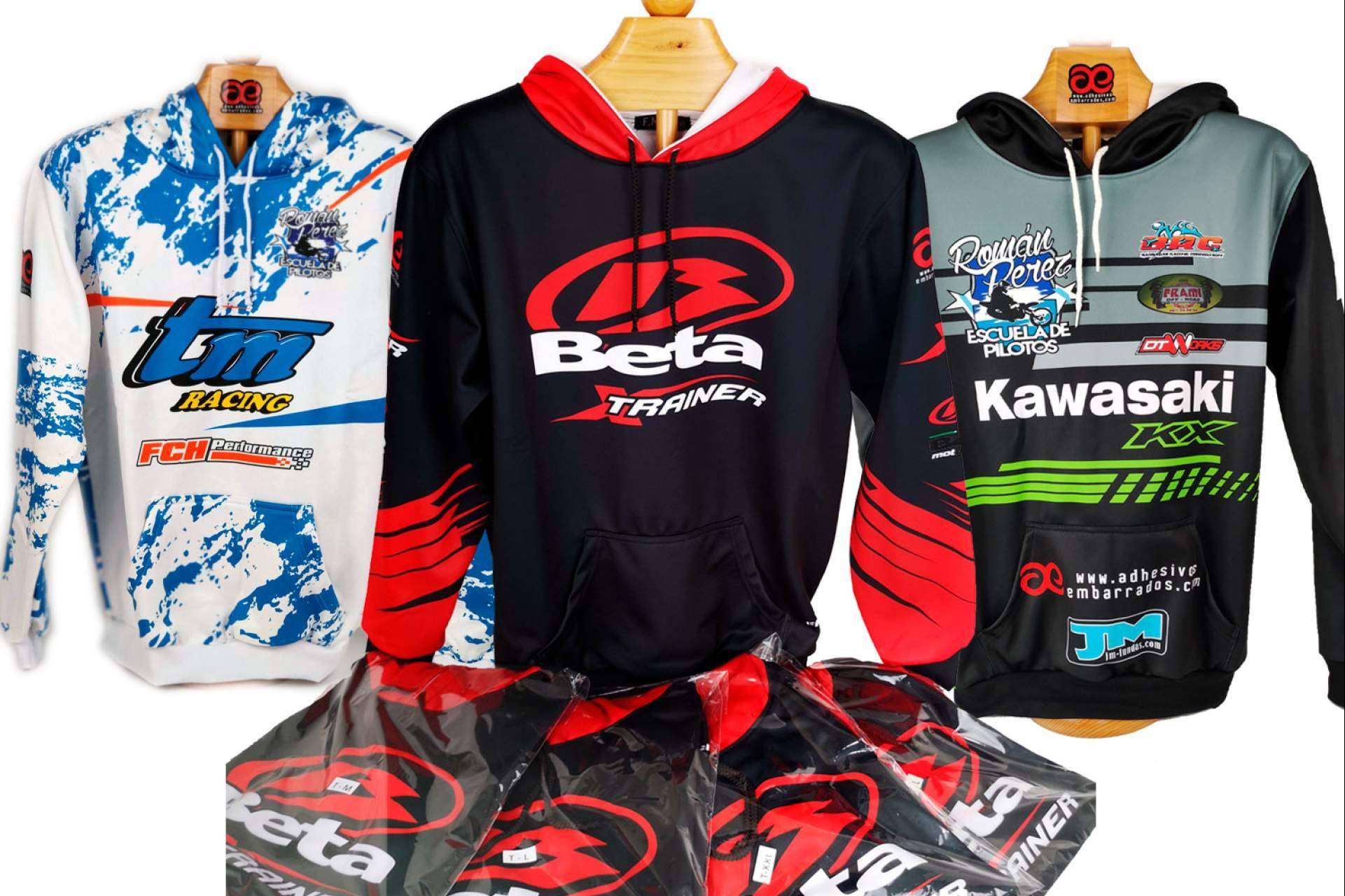 ADHESIVOSEMBARRADOS dispone de sudaderas personalizadas para todos los deportes