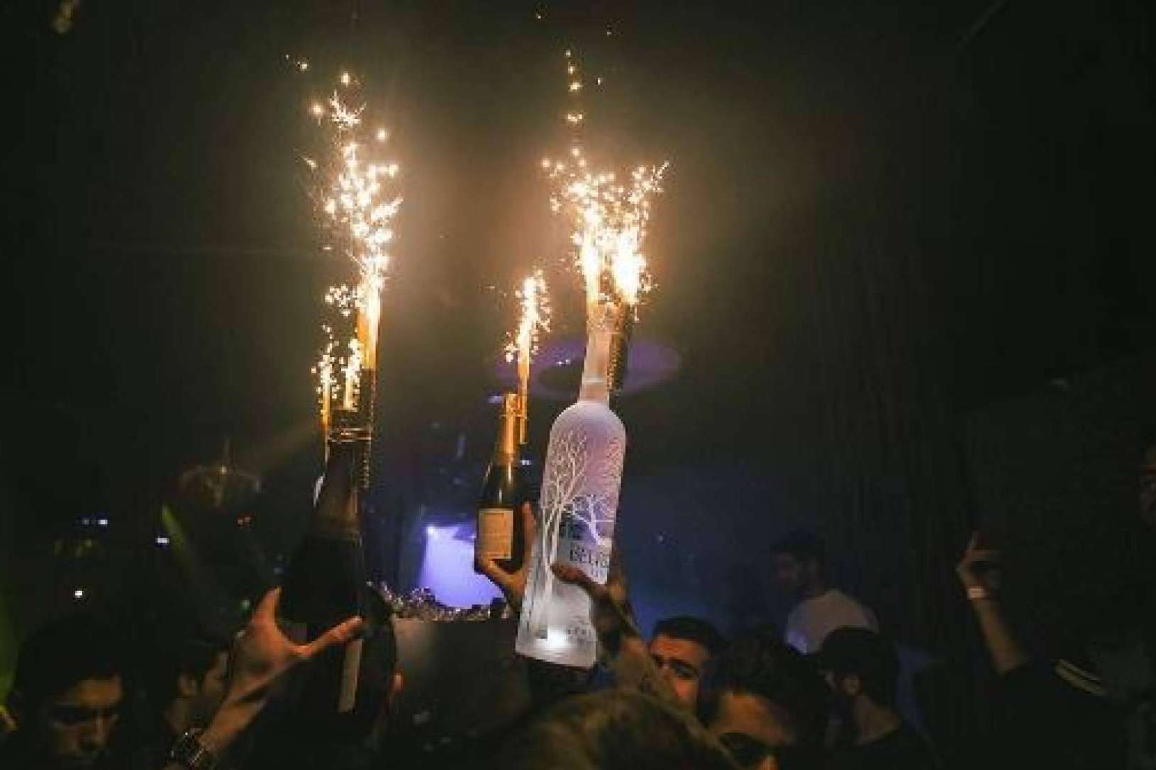 La amplia variedad de bengalas para eventos de Petardos AM