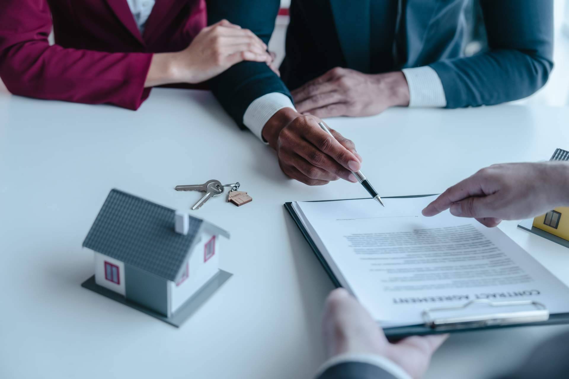 Por qué es importante contratar a un agente de compradores