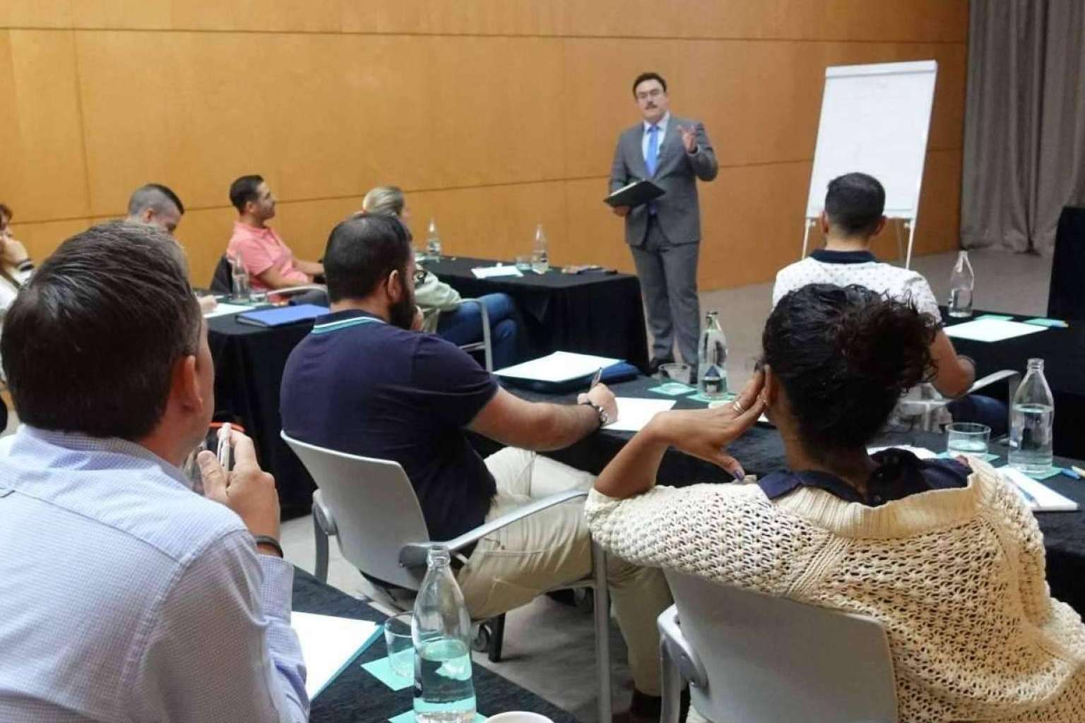 ¿Cómo mejorar la comunicación interna de la empresa? Los cursos de oratoria de Fernando Miralles