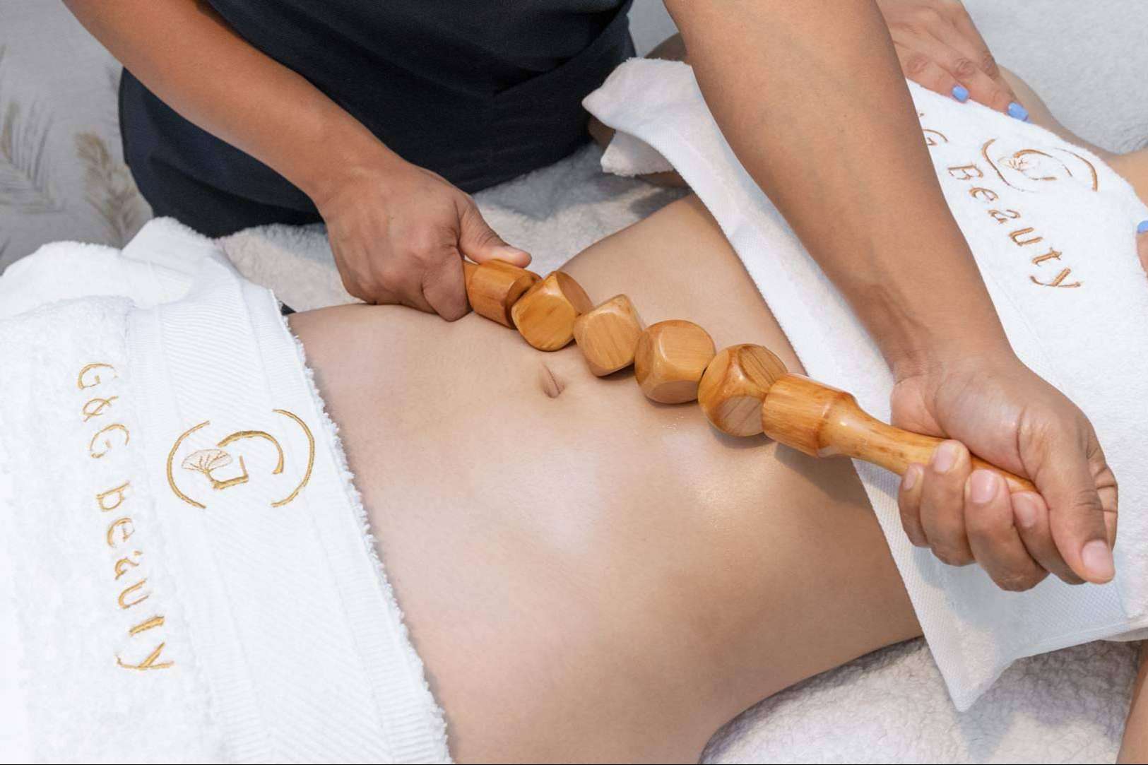 Los servicios de maderoterapida de G&G Beauty para tonificar el cuerpo