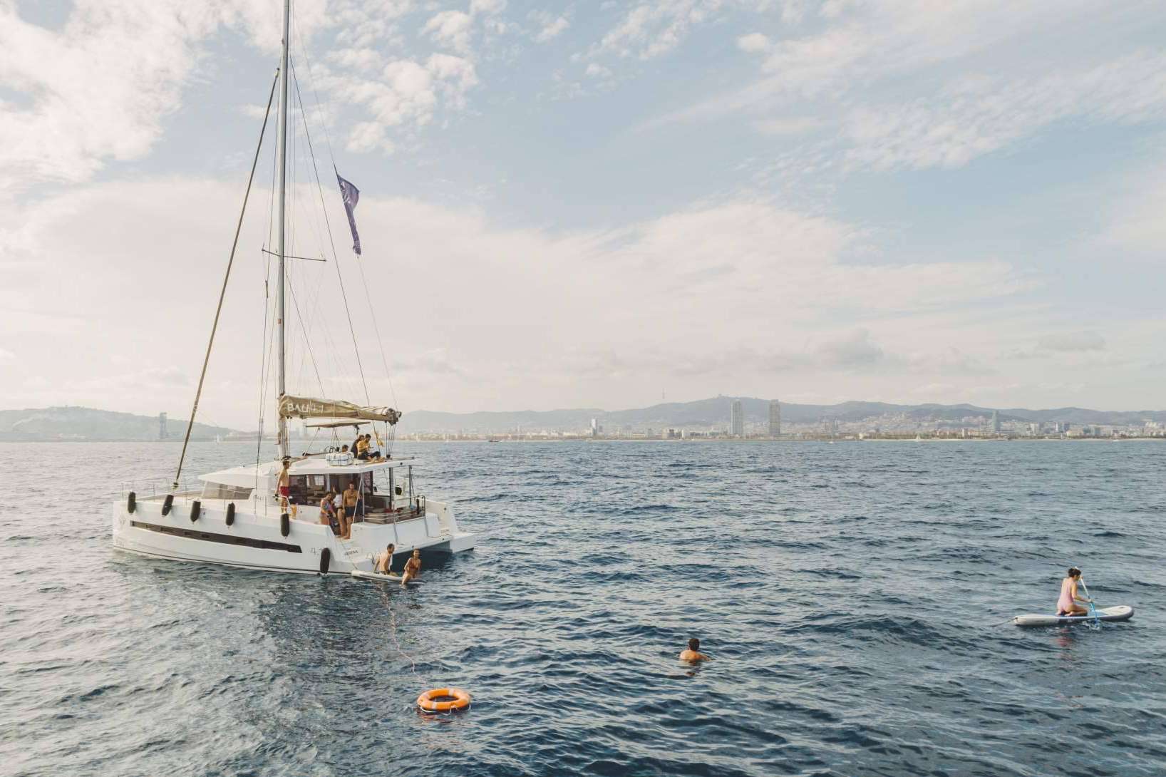 Experiencias exclusivas en catamaranes en Barcelona, de la mano de Sondevela