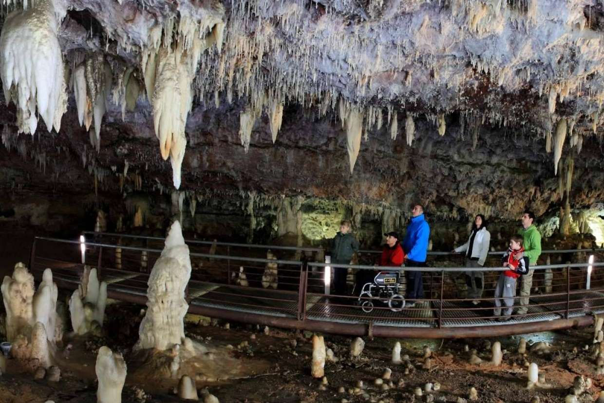 Disfrutar del buen tiempo con algunas de las mejores cuevas turísticas de España para poner en práctica el Turismo Consciente