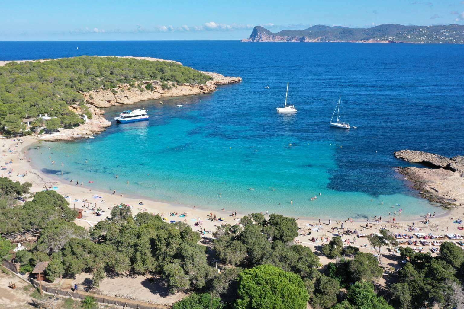 Float Your Boat apuesta por los cruceros con actividades como el paddle surf Ibiza incluidas