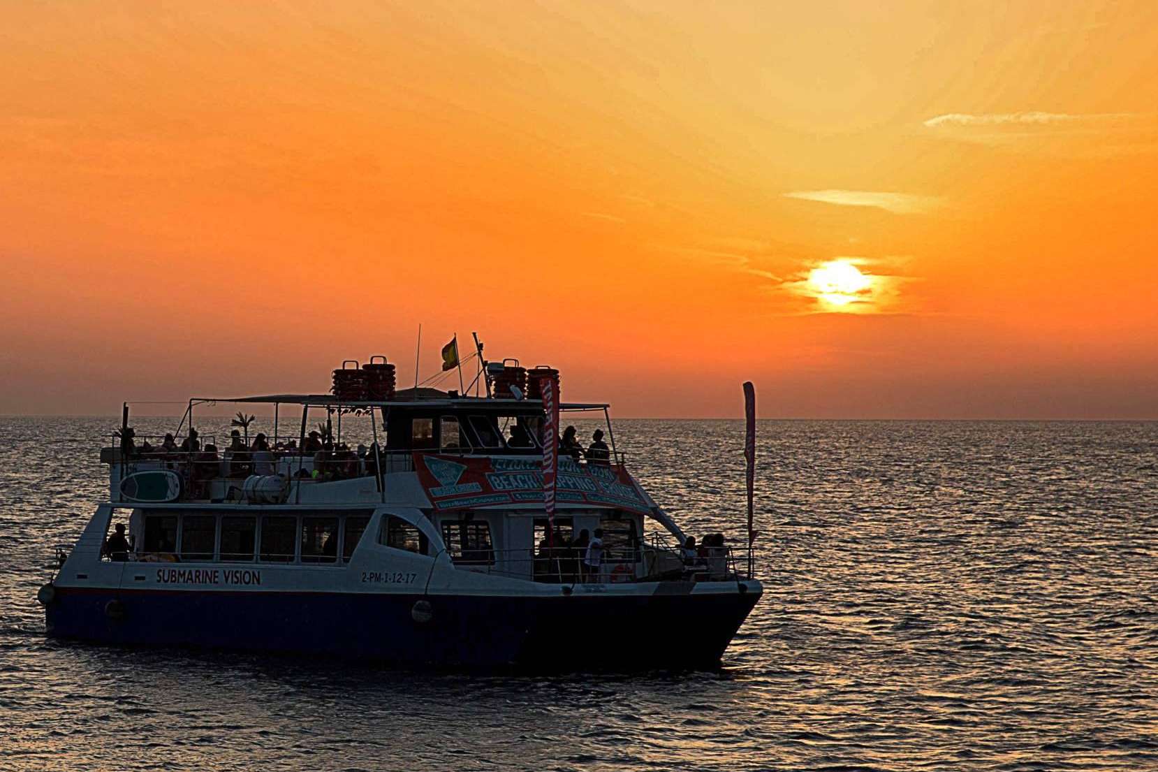Explorar las calas de la isla con un crucero por Ibiza