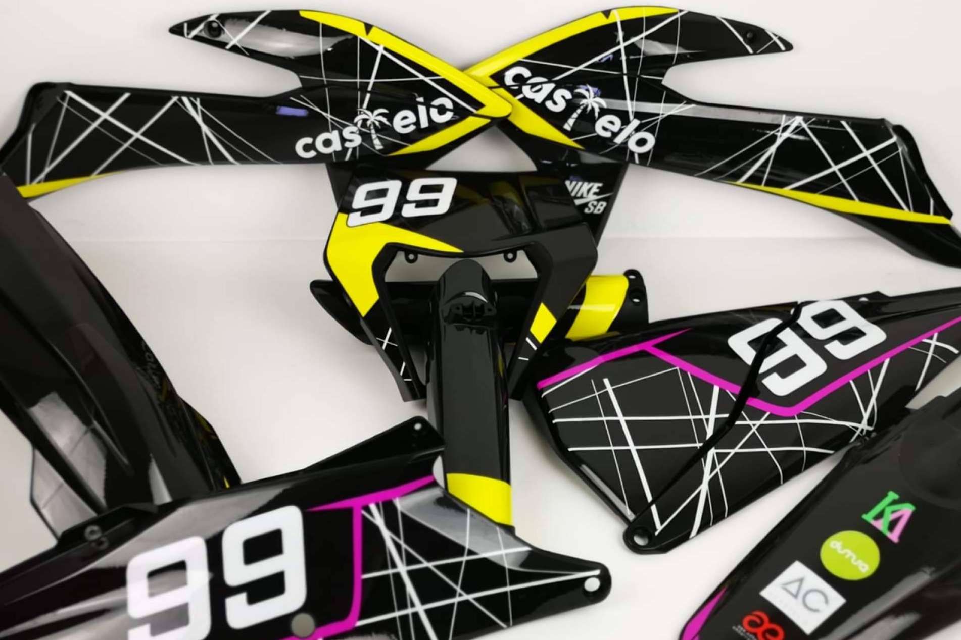 ADHESIVOSEMBARRADOS ofrece plásticos y adhesivos para motos off-road