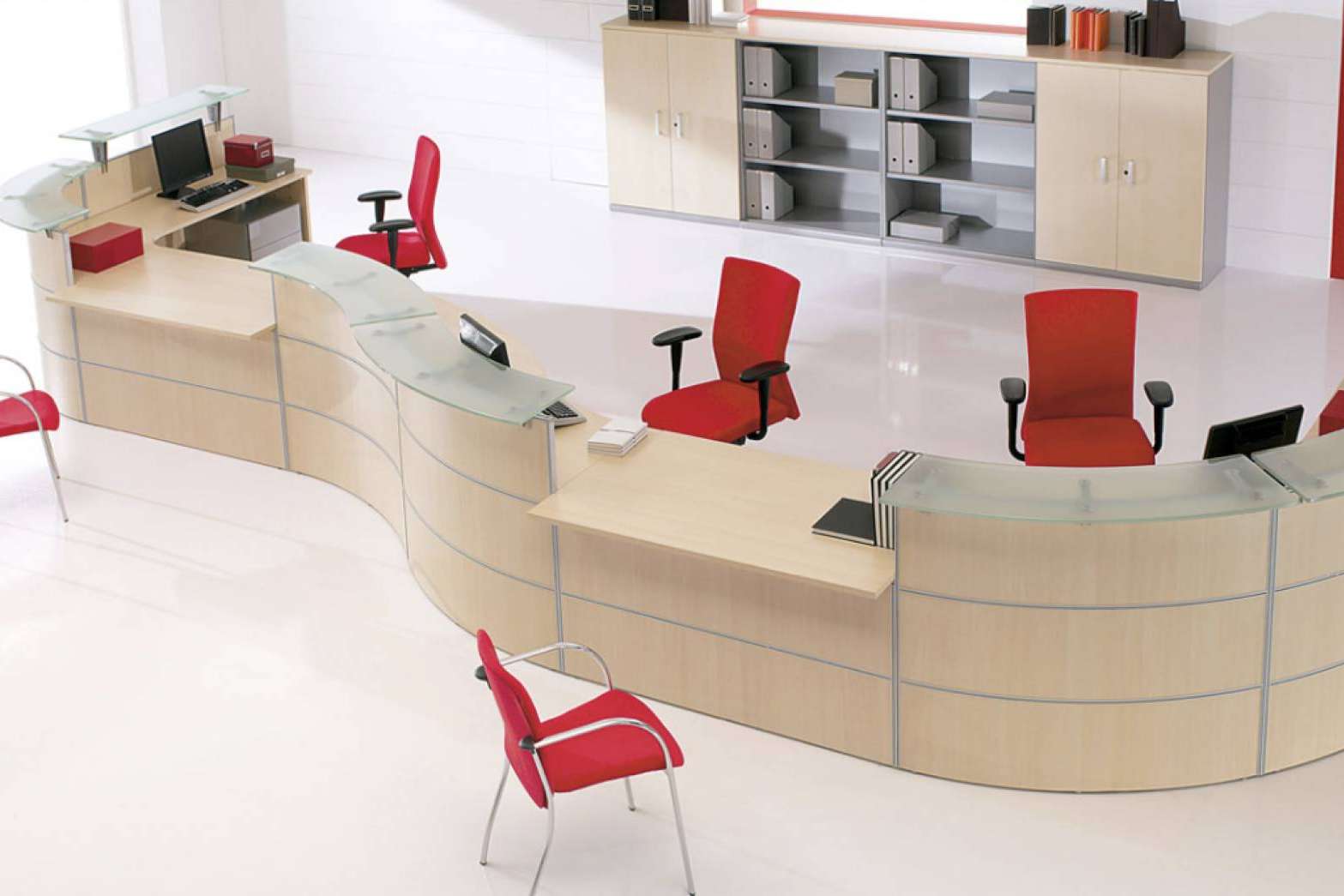 La extensa oferta en mobiliario para recepción de OfficeDeco