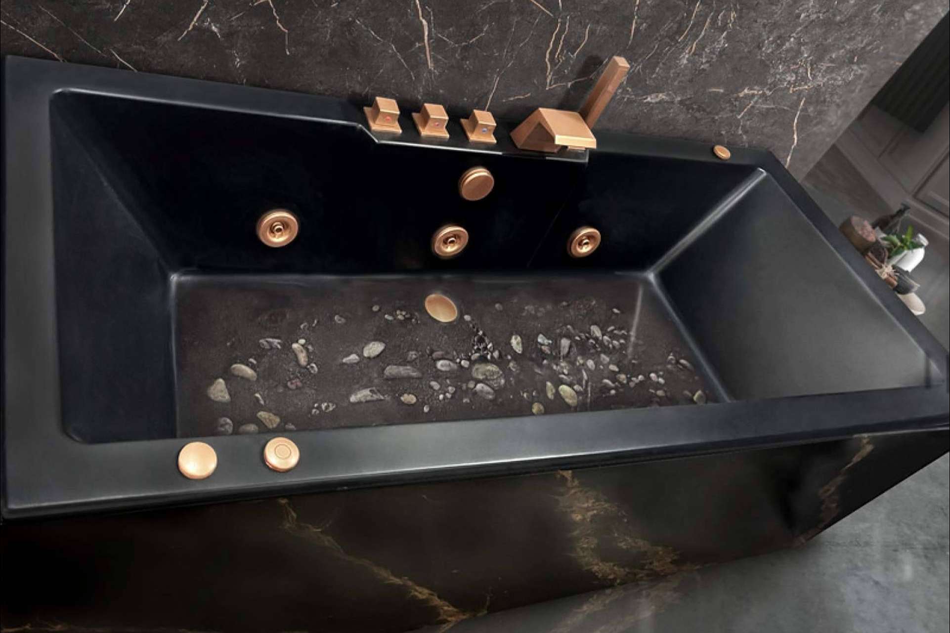 Hidromasajes Eca permite transformar el baño en un oasis de relajación con sus bañeras personalizadas