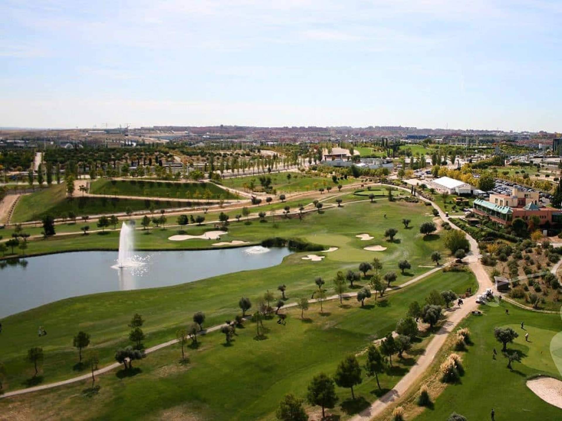 ¿Cuáles son las ventajas del golf, tenis y pádel? Una mirada al Club de Golf Olivar de la Hinojosa y su presidente, Joaquín Molpeceres Sánchez