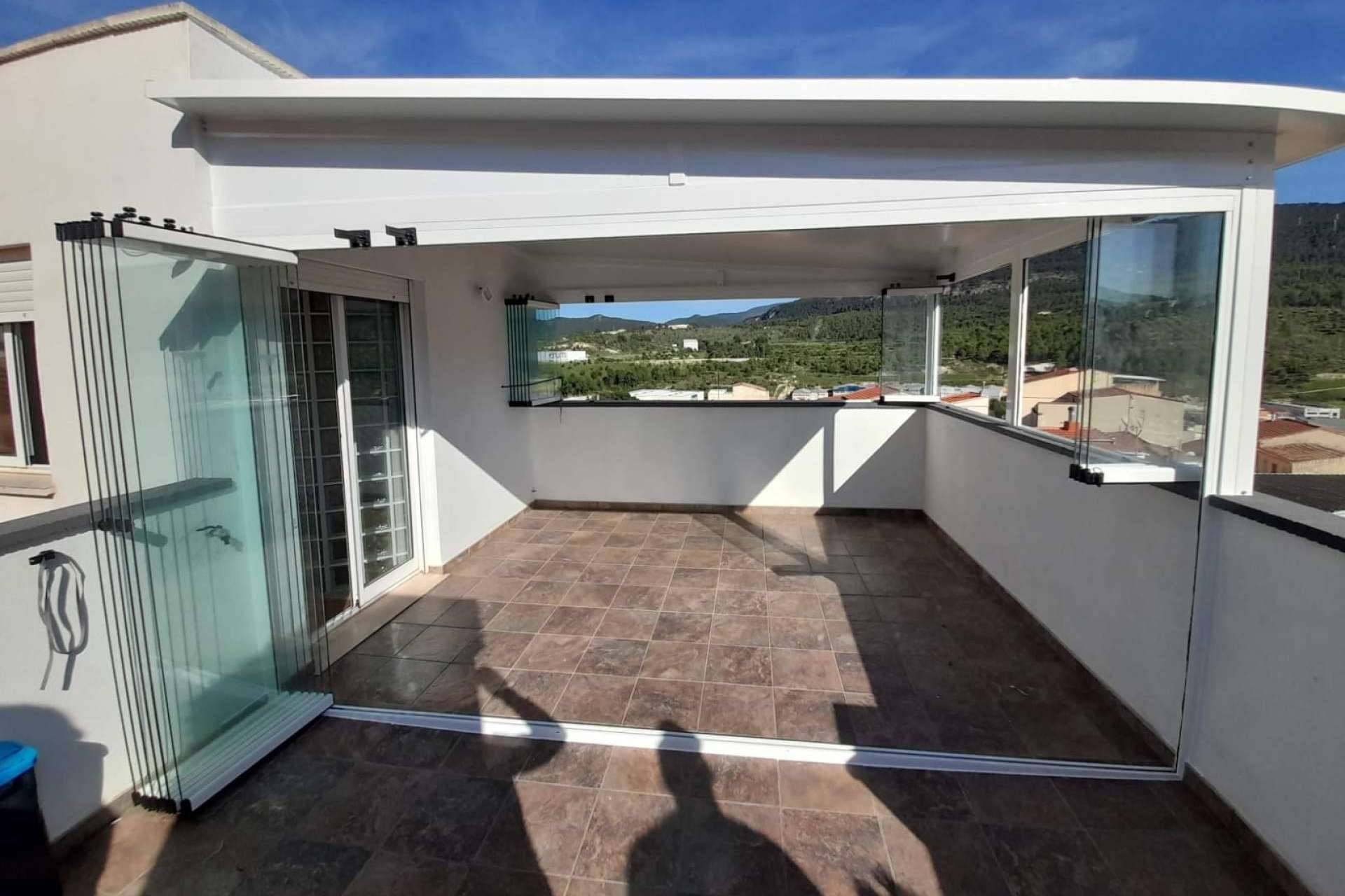 Proftek cuenta con expertos en cortinas de cristal en Alicante