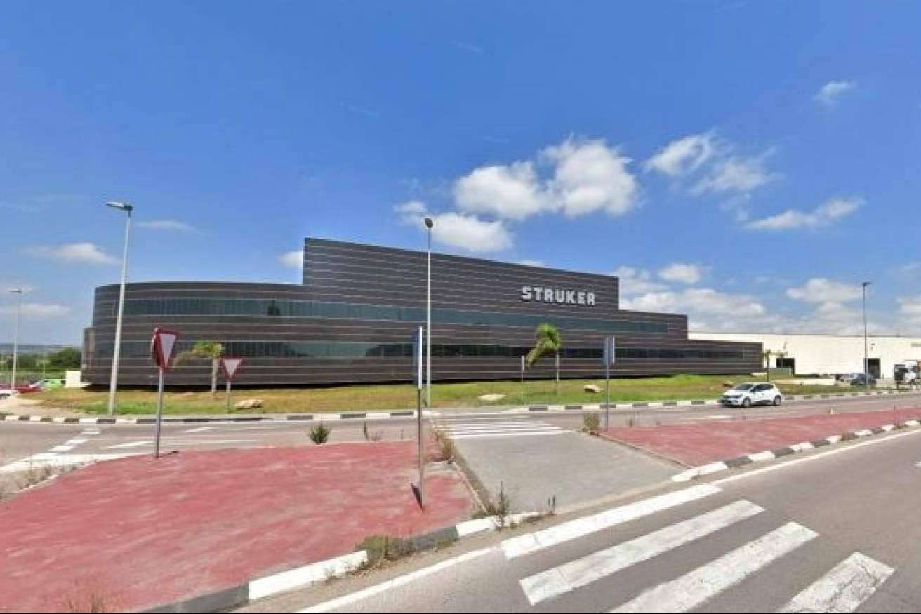 Se subastan en Onda un edificio de oficinas y una nave industrial