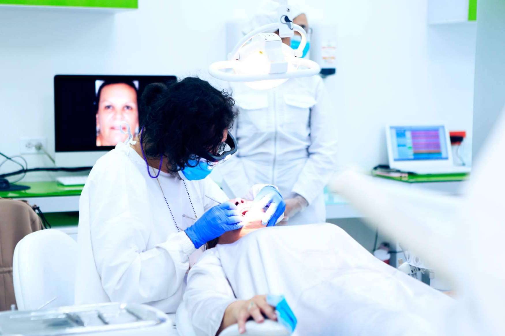 Odontología de Marlon Becerra, ortodoncia Invisalign y otras opciones