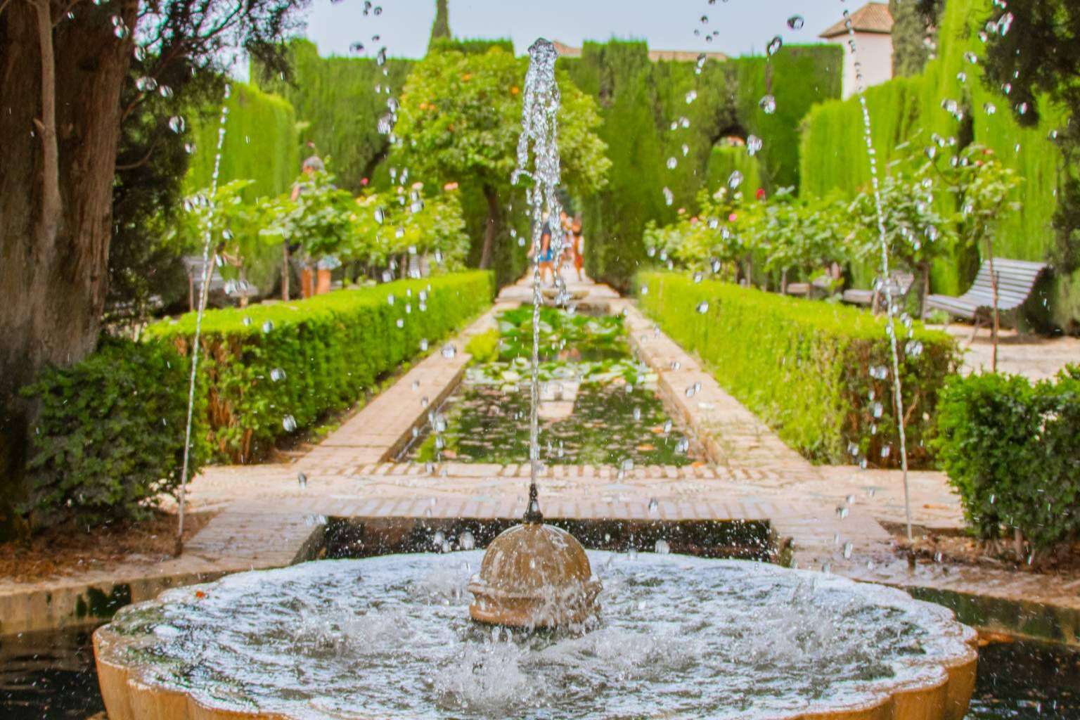 Arantxa Serrano y sus visitas de los yesos en el Palacio de Comares hasta los jardines del Generalife