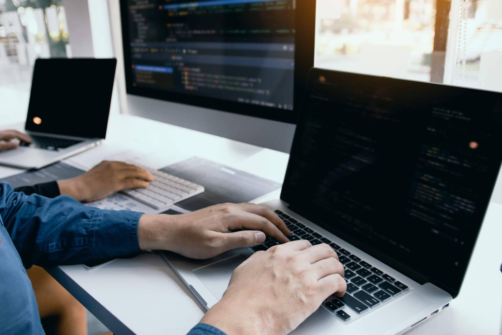 ¿Dónde encontrar especialistas en mantenimiento web? Idital