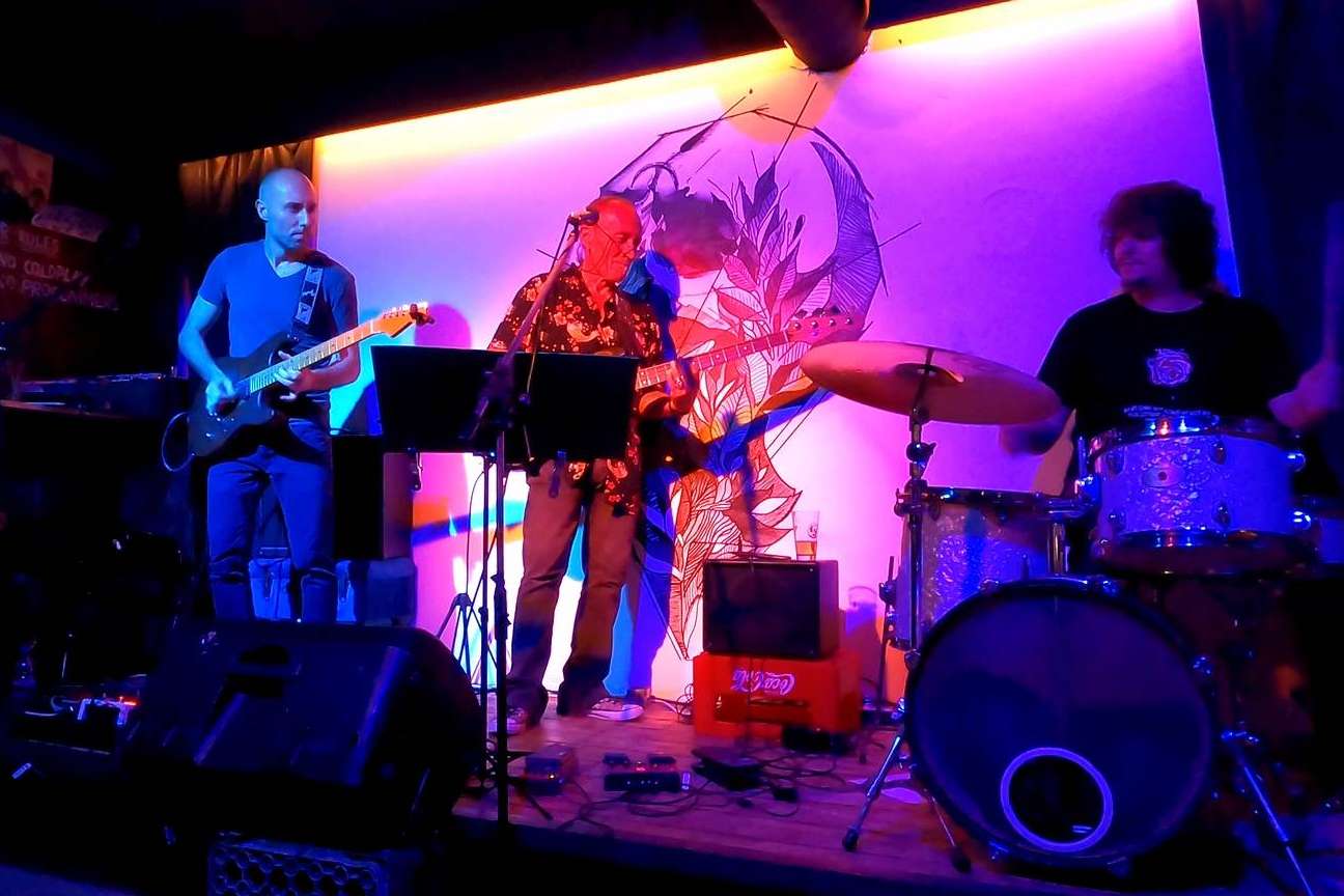El rock experimental del grupo EXP3 con Eddie Lover, Maurizio Rotaris y Luis García Cerdeña