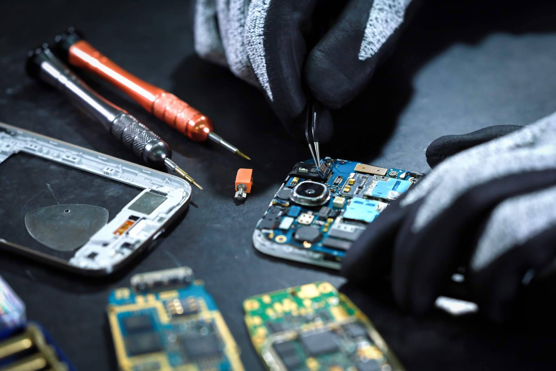 Mundo del Móvil se encarga de la reparación de móviles de todo tipo y de todas las marcas