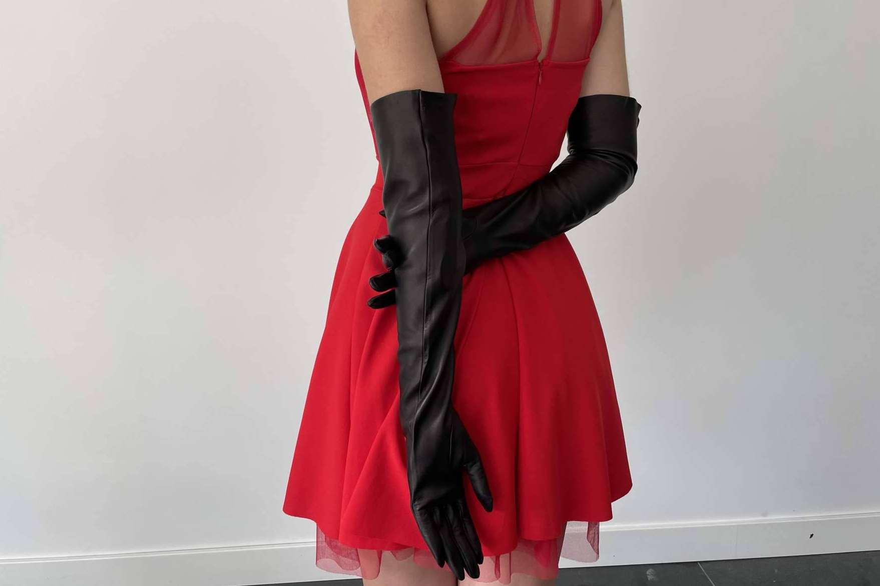 Guantes largos en looks cotidianos, una moda para seguir este invierno