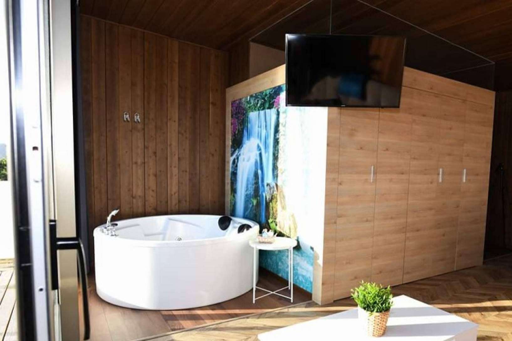 Para el relax, diseñar un rincón íntimo con las bañeras redondas de Hidromasajes Eca