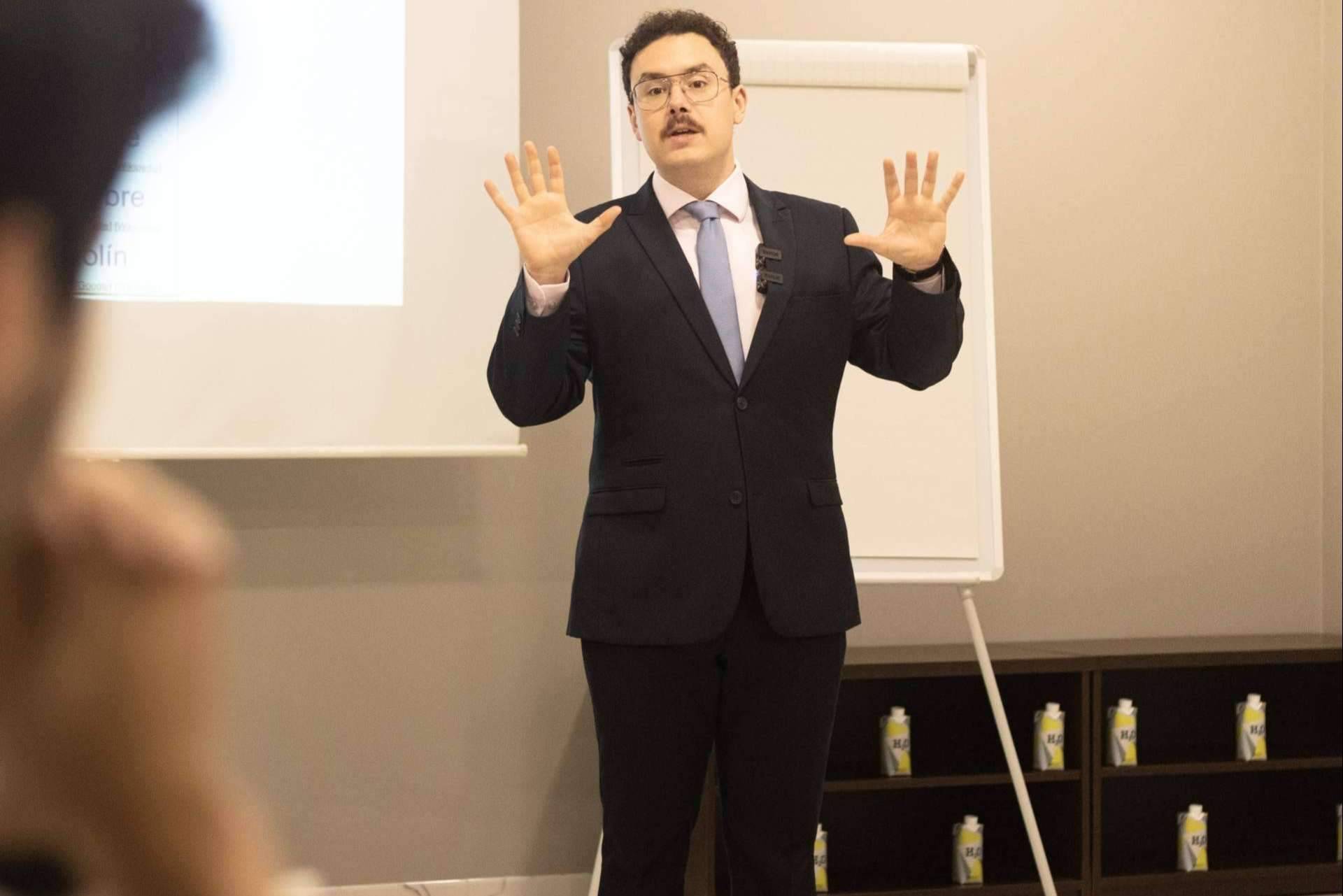 ¿Cómo aprender a hablar en público?, el taller de Fernando Miralles