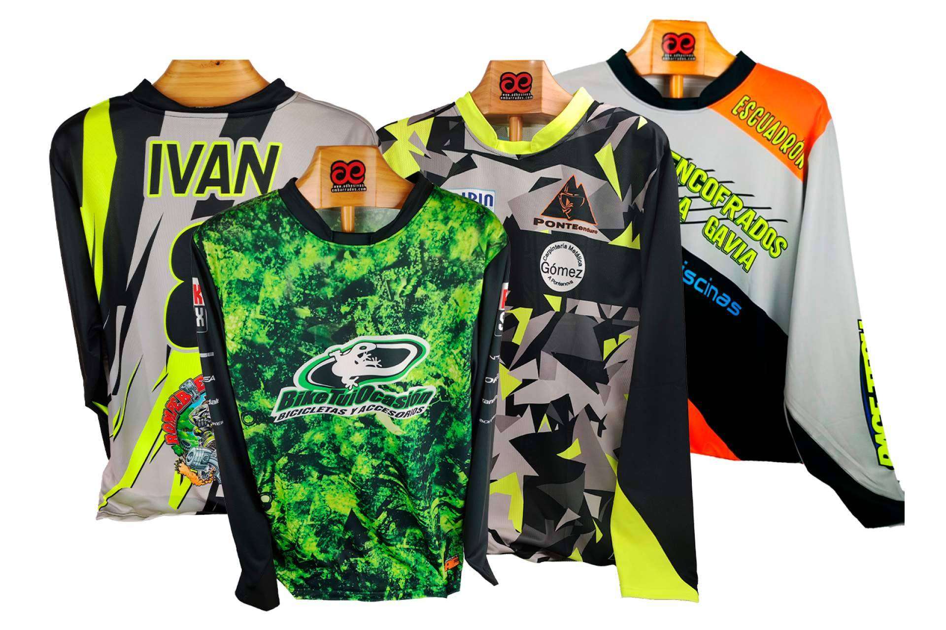 Adquirir ropa personalizada para practicar motocross y enduro