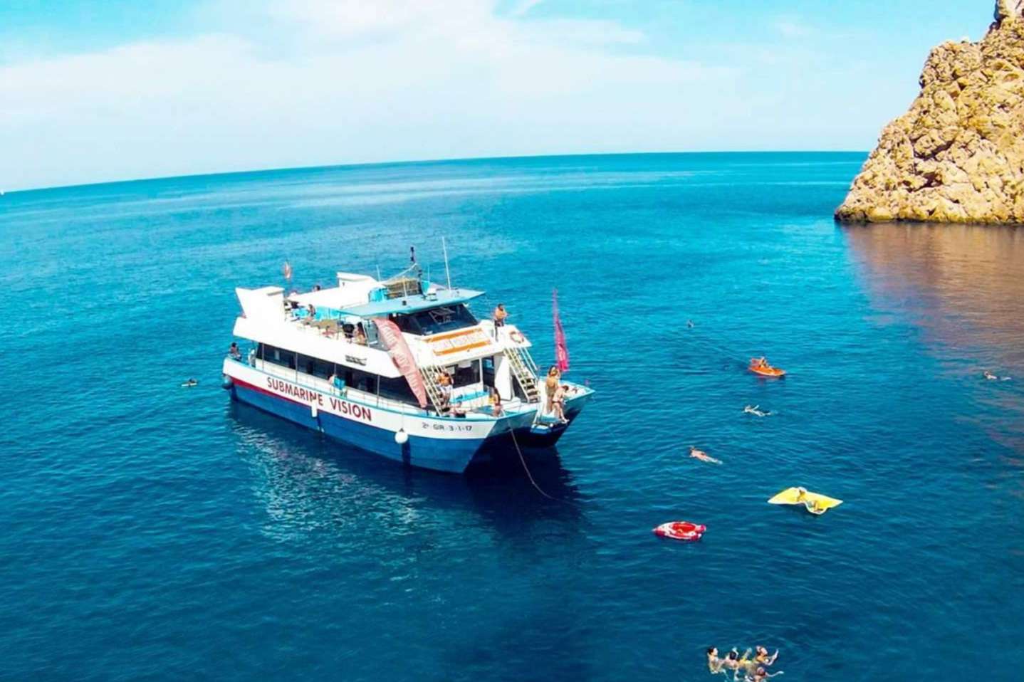 Float Your Boat dispone de cruceros por San Antonio con diversas actividades