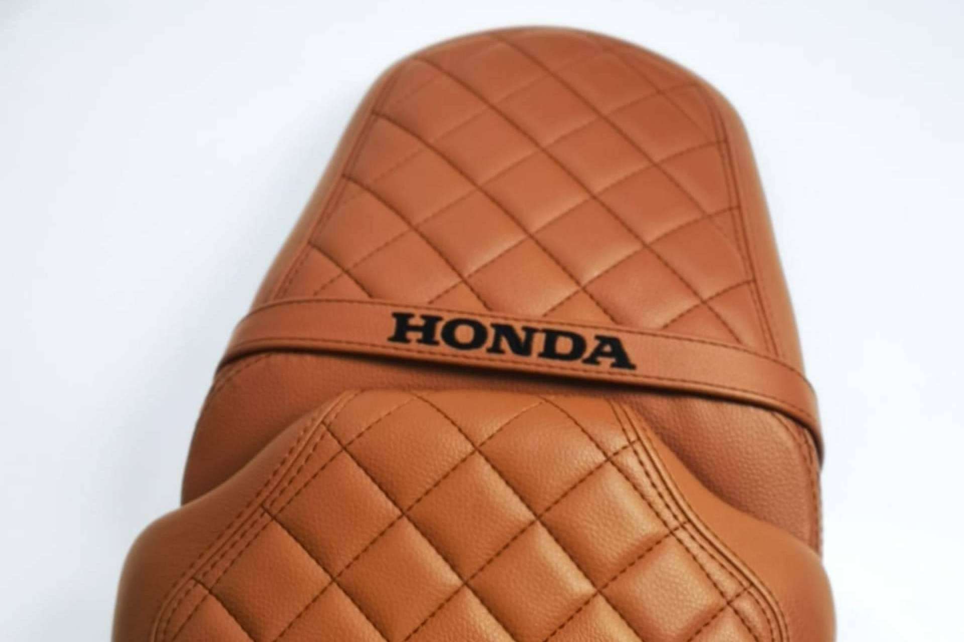 FUNDAS proporciona un asiento cómodo moto para ir en carretera
