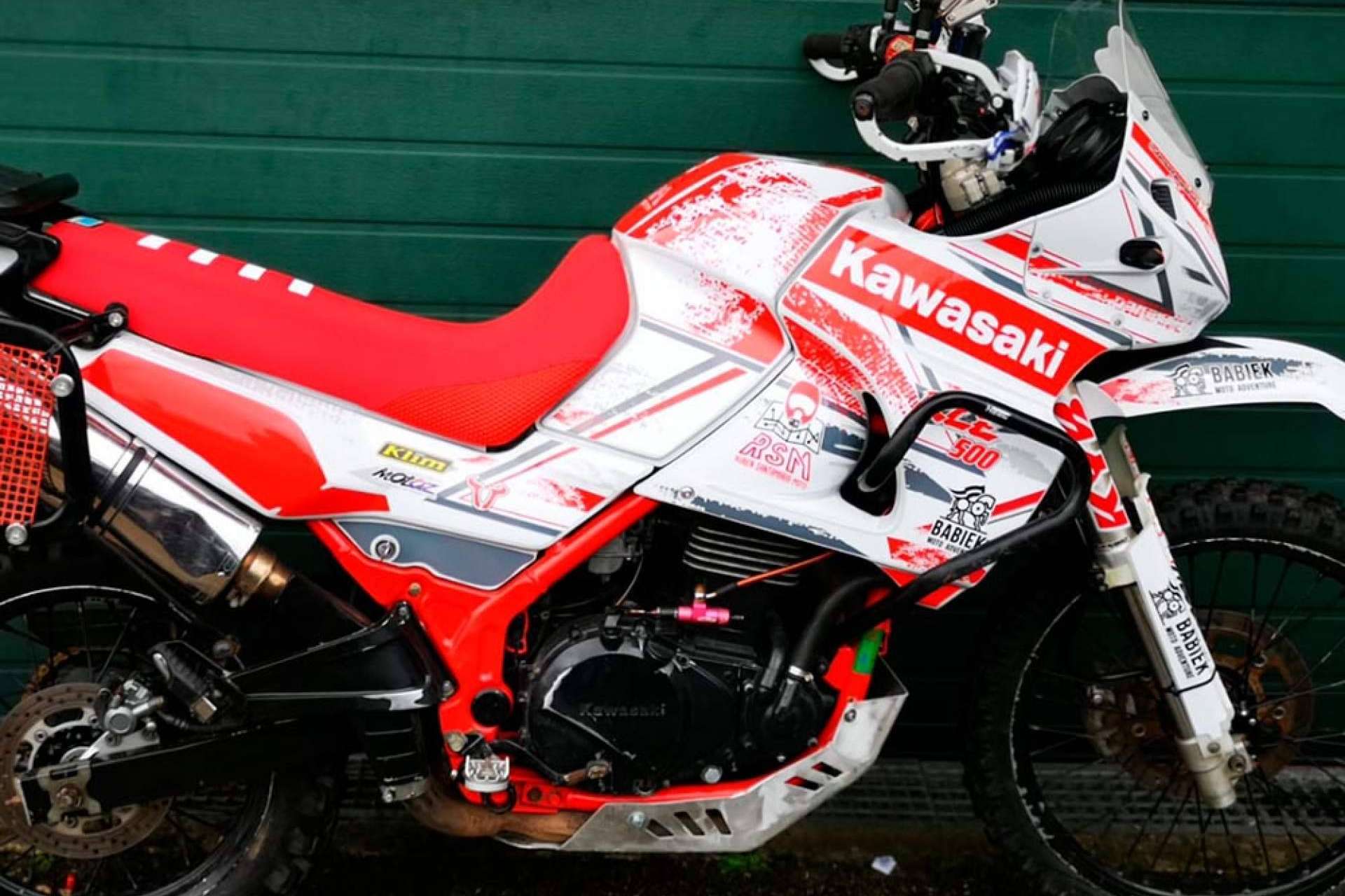 ADHESIVOSEMBARRADOS ofrece diseños de plásticos y adhesivos para motocross personalizados