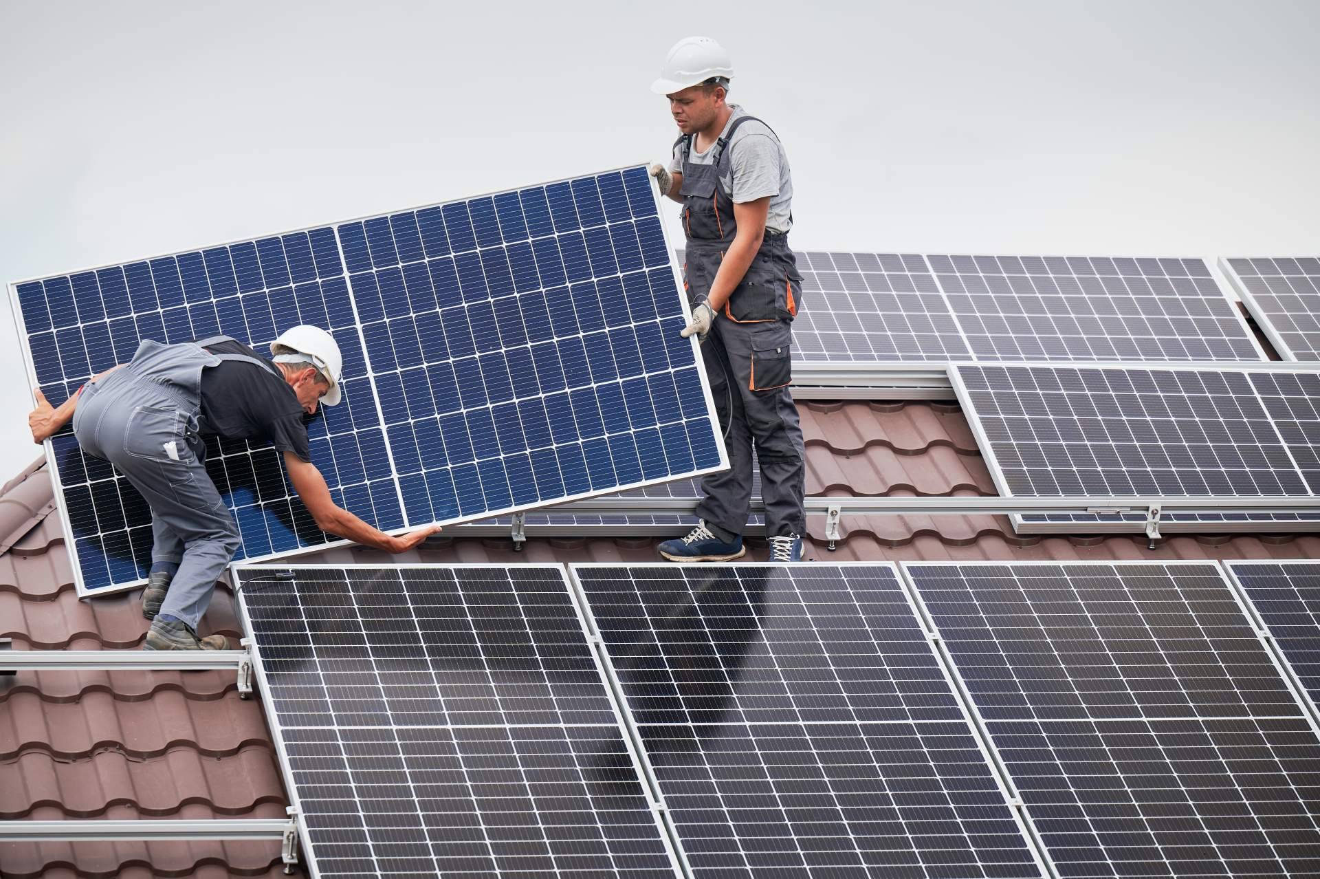 Tecnología avanzada para controlar la energía fotovoltaica en el hogar desde el móvil, con la tecnología de Cireval