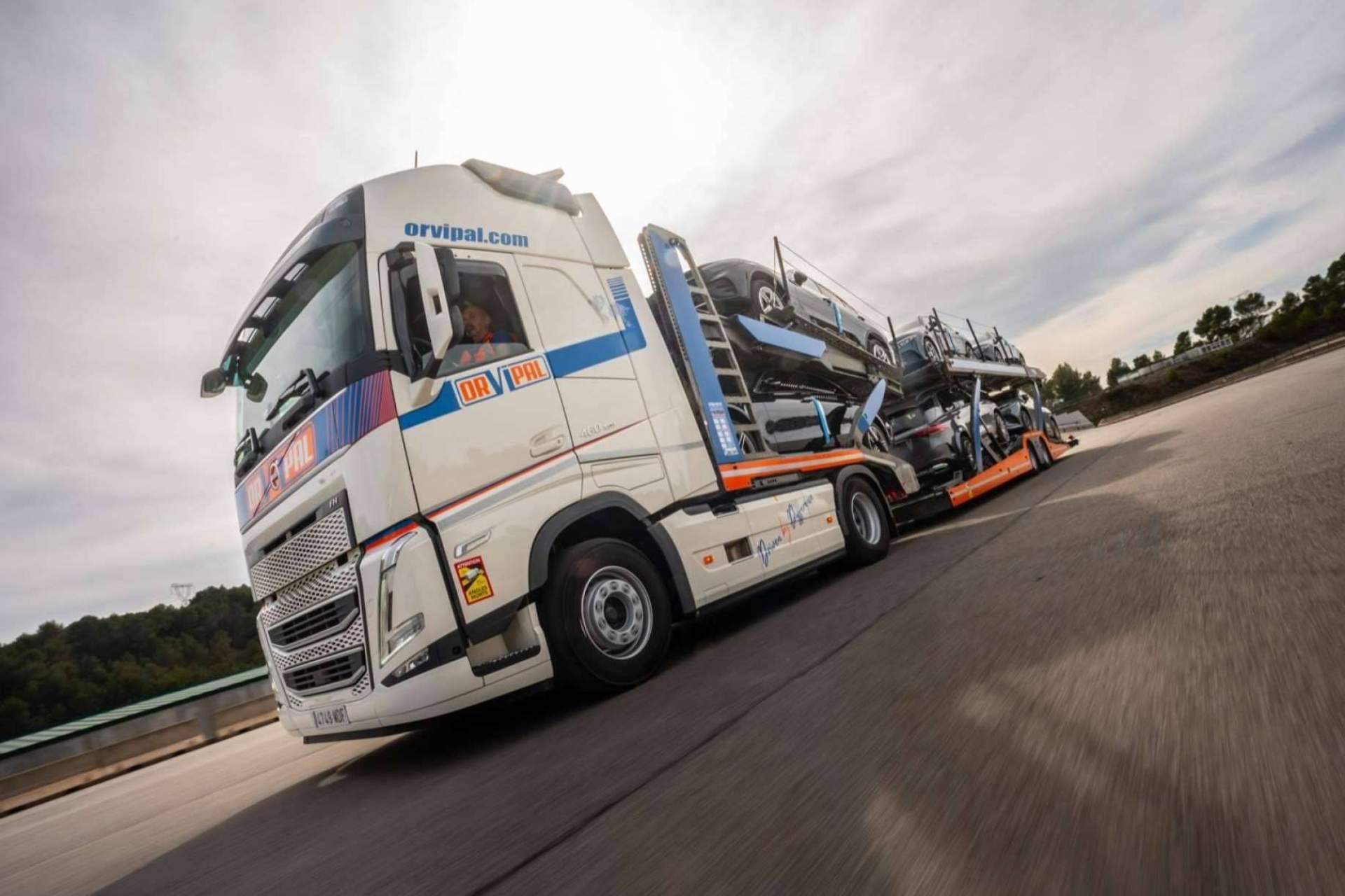 Transporte internacional de vehículos con Orvipal
