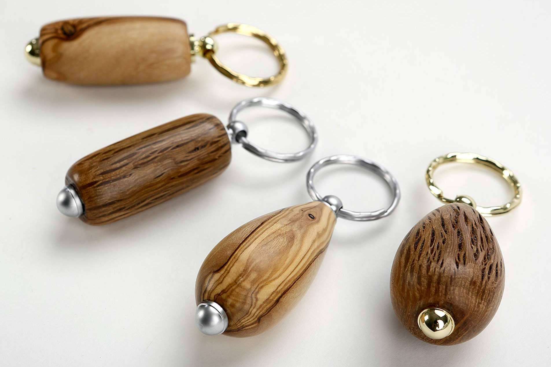 Accesorios de Madera Joyas conjuga creatividad y originalidad en la personalización de llaveros artesanales