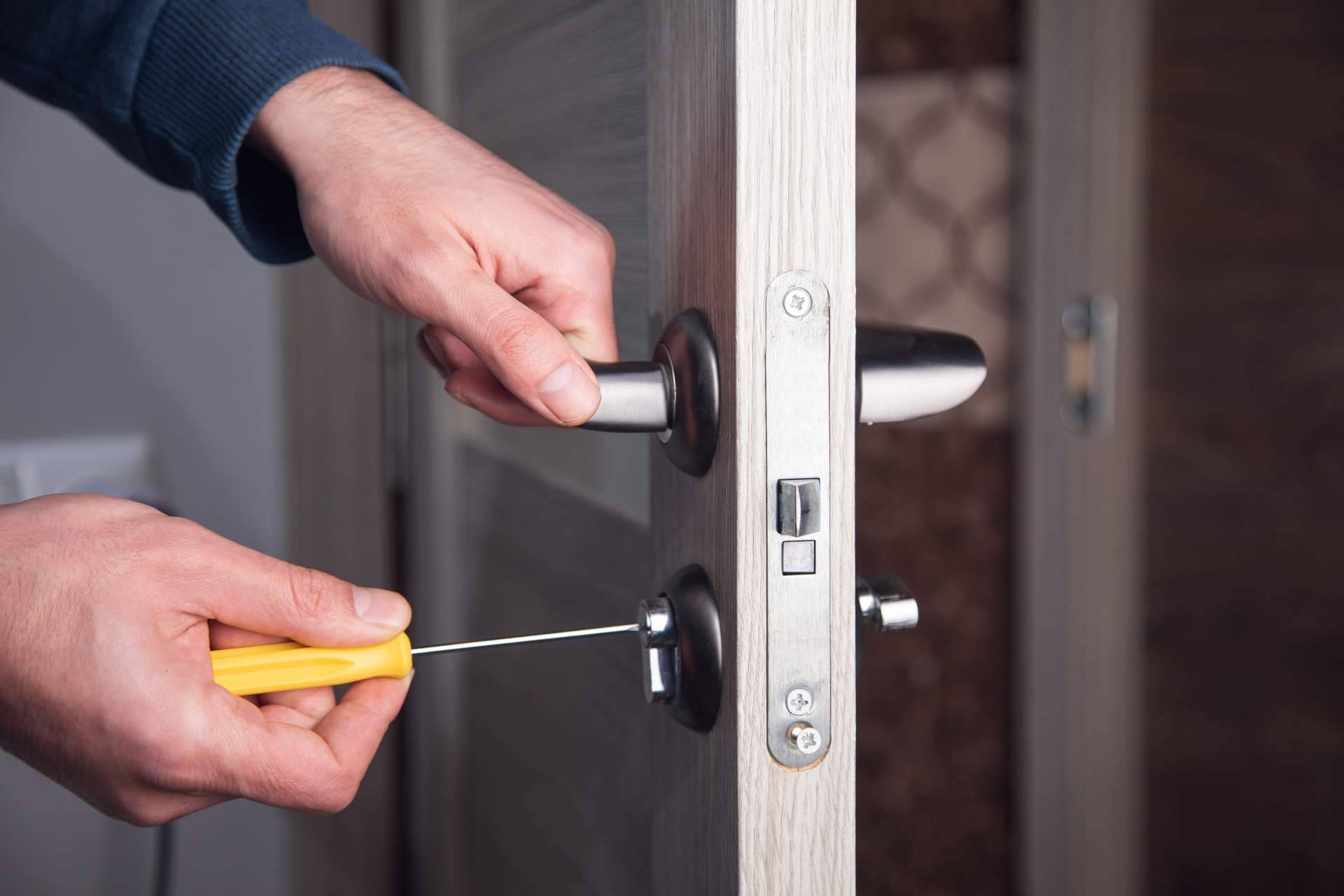 Contratar cerrajeros profesionales en Villajoyosa y Benidorm, de la mano de Soluciones González
