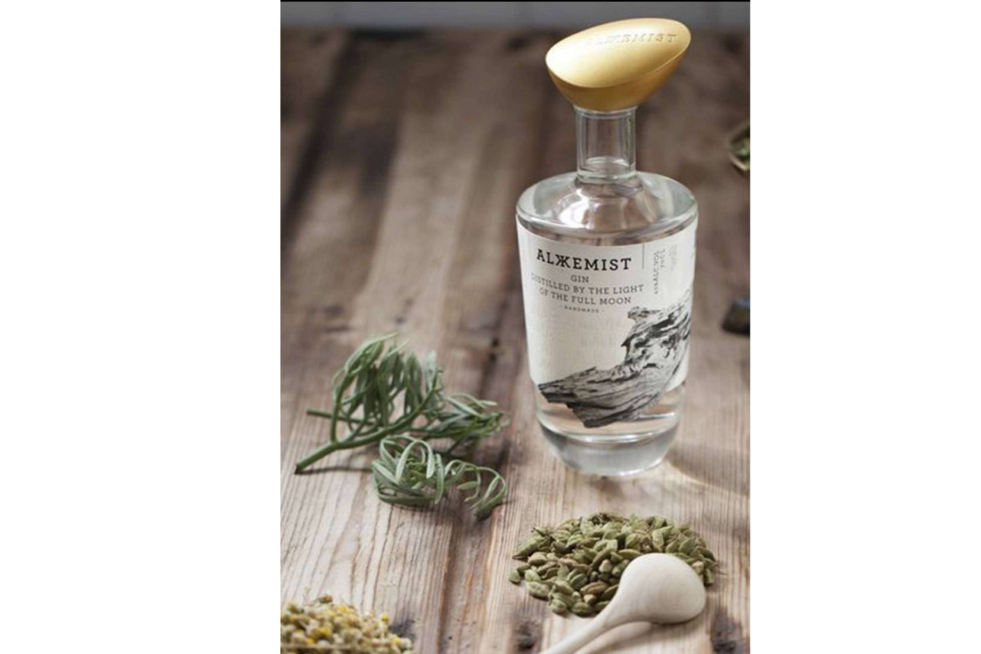 Alkkemist Gin y su fórmula secreta bajo el influjo de la luna
